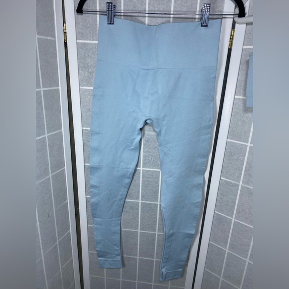 SET ACTIVE SET LEGGINGS AND TOP
Light Blue Ribbed - Picture 2 of 7